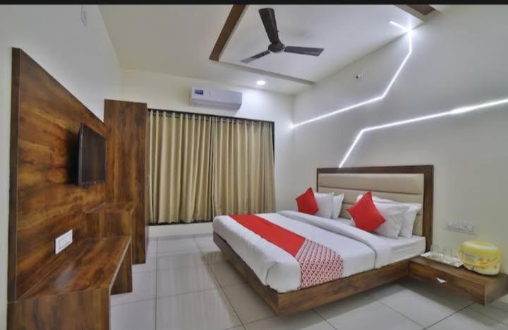 Hotel Kailash Virpur Buitenkant foto